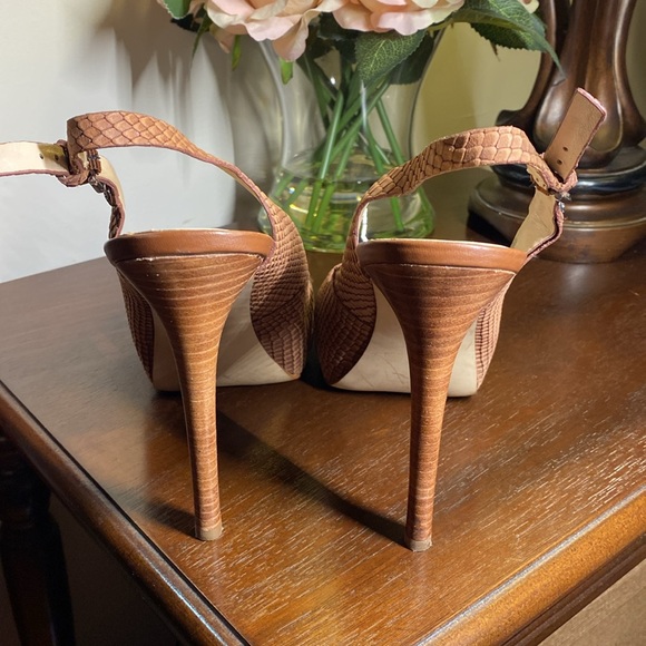 Guess heels. Size 9. Color is light brown - Picture 6 of 8